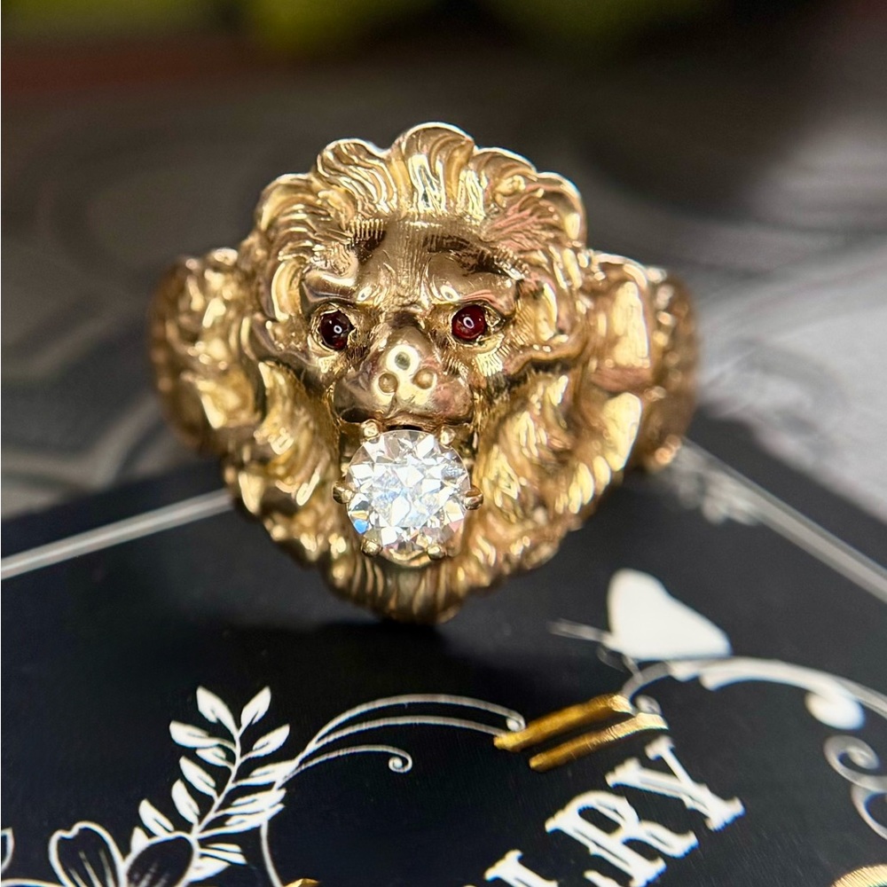 Antique Victorian Lion Ring featuring a Old European Cut Diamond 14k Yellow Gold - Picture 7 of 16